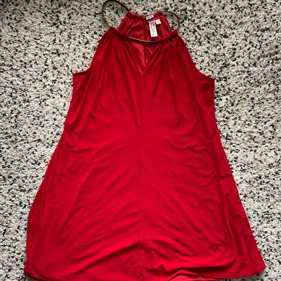 Red sleeveless dress with gold chain neck - Picture 2 of 6